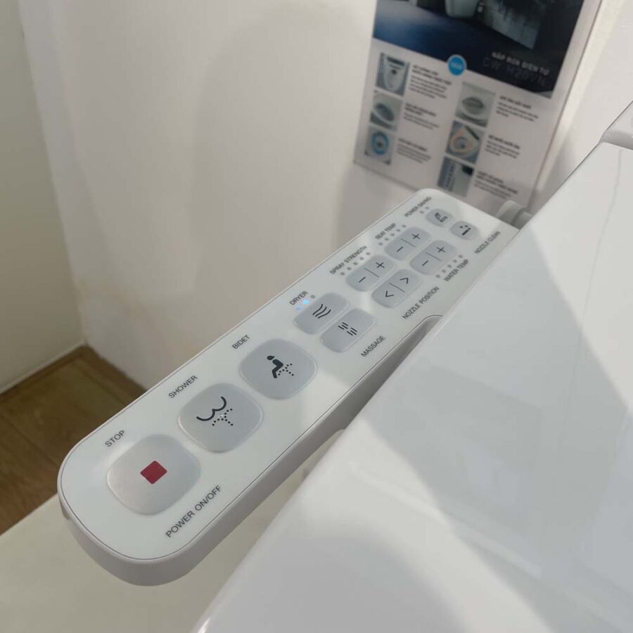 Bồn cầu 1 khối nắp điện tử INAX AC-989 + CW-H20VN