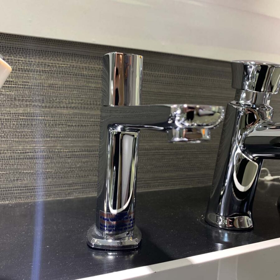 Vòi chậu lavabo lạnh Caesar B076C