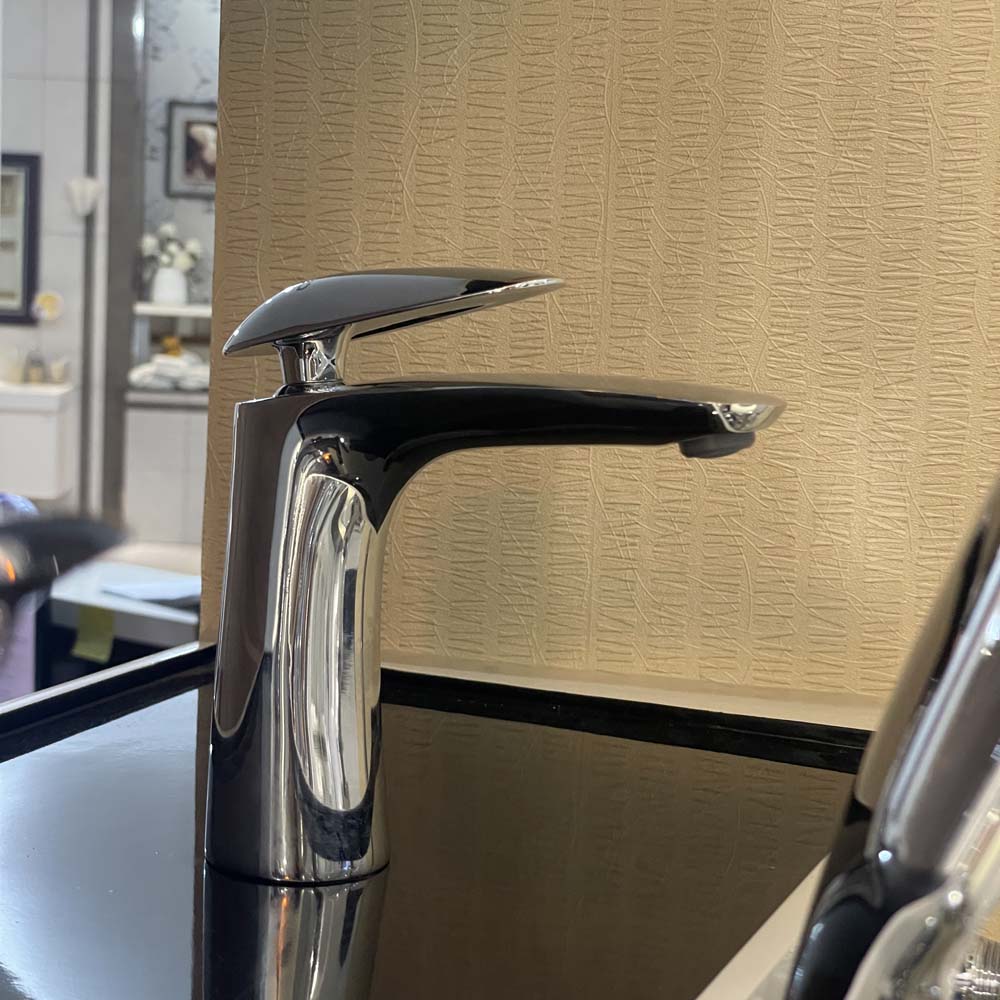 Vòi chậu lavabo nóng lạnh Caesar B810CU