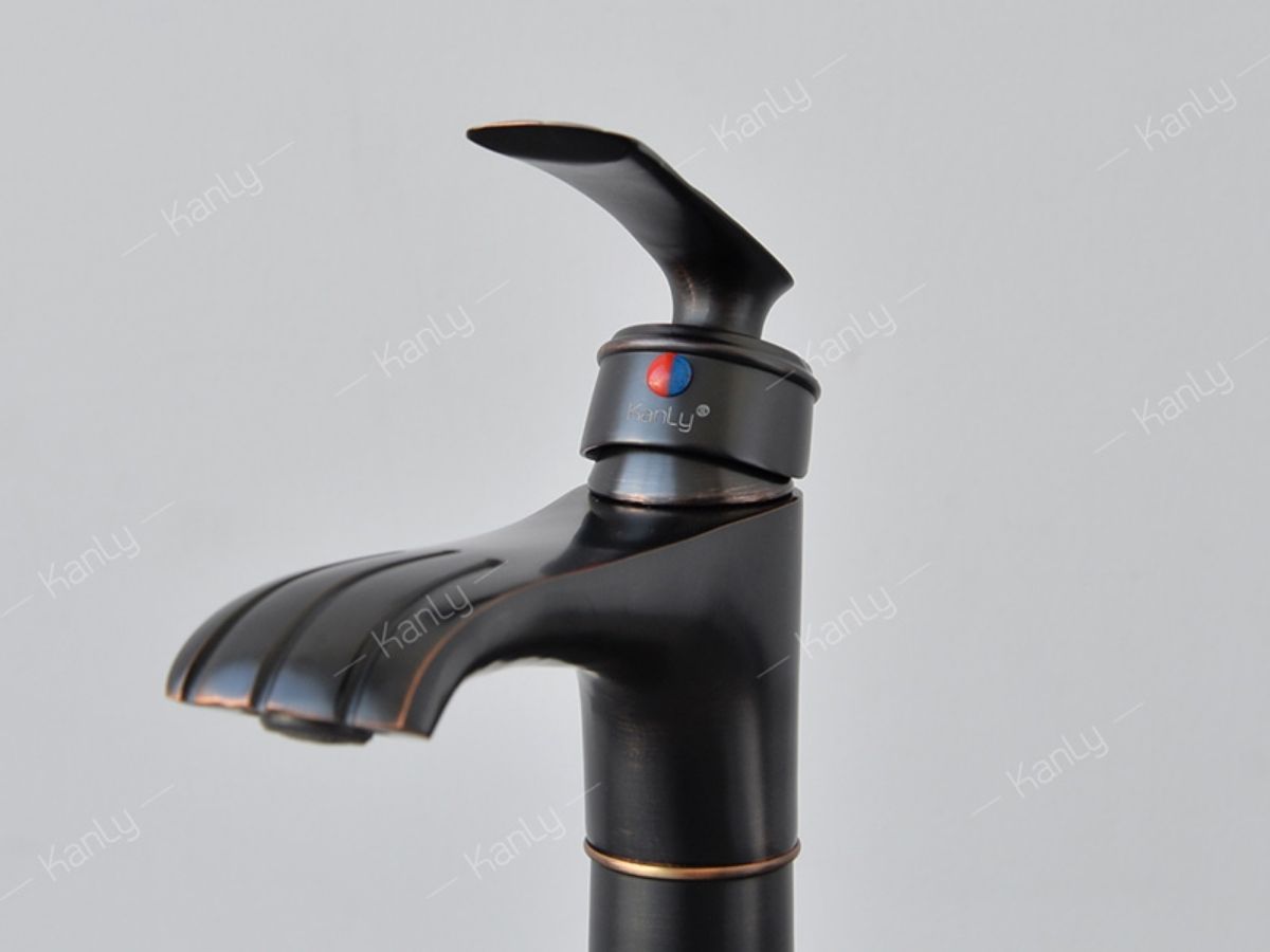 Vòi chậu lavabo nóng lạnh bằng đồng Kanly GCA41B