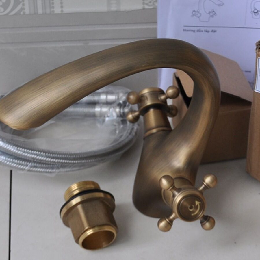 Vòi chậu lavabo nóng lạnh bằng đồng Kanly GCV07