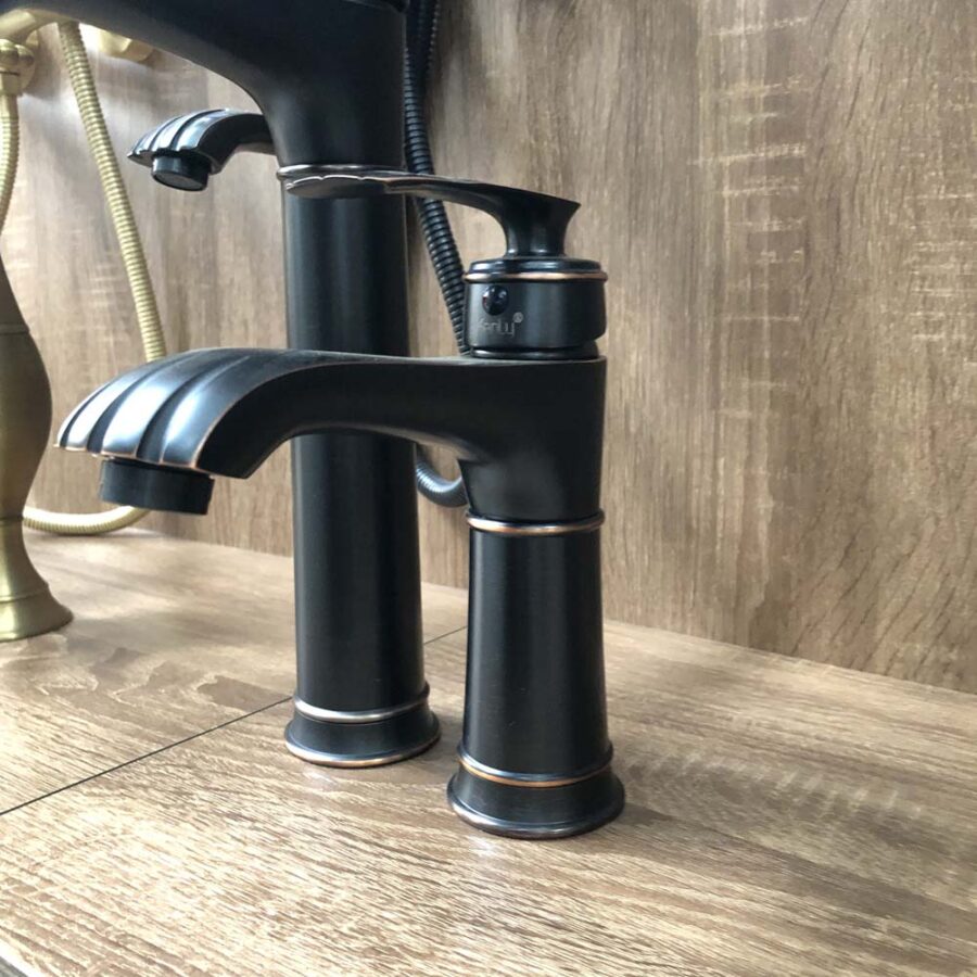 Vòi chậu lavabo nóng lạnh bằng đồng Kanly GCV41B