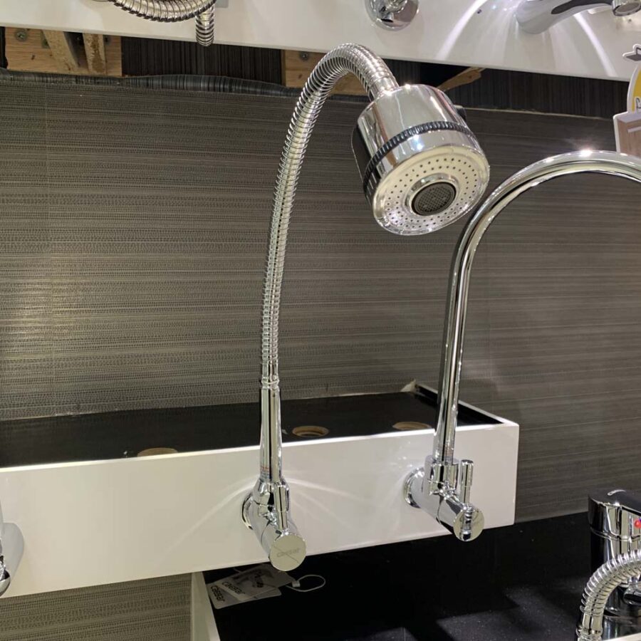 Vòi bếp lạnh gắn tường thân mềm Caesar K026C