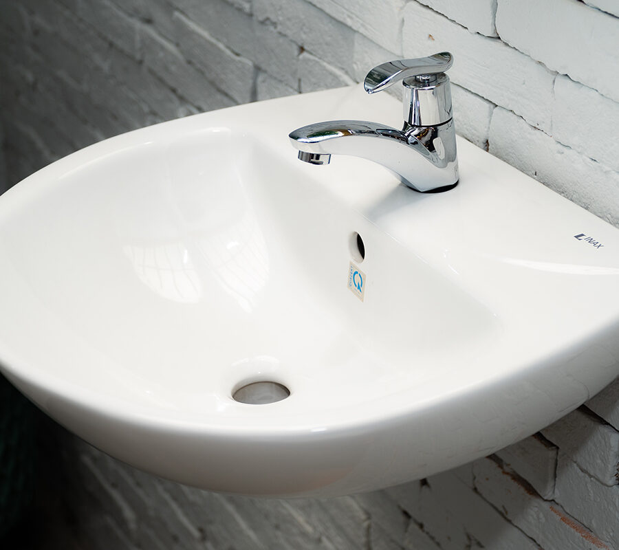 Chậu rửa lavabo treo tường INAX L-285V (L285V) (L-285VFC)