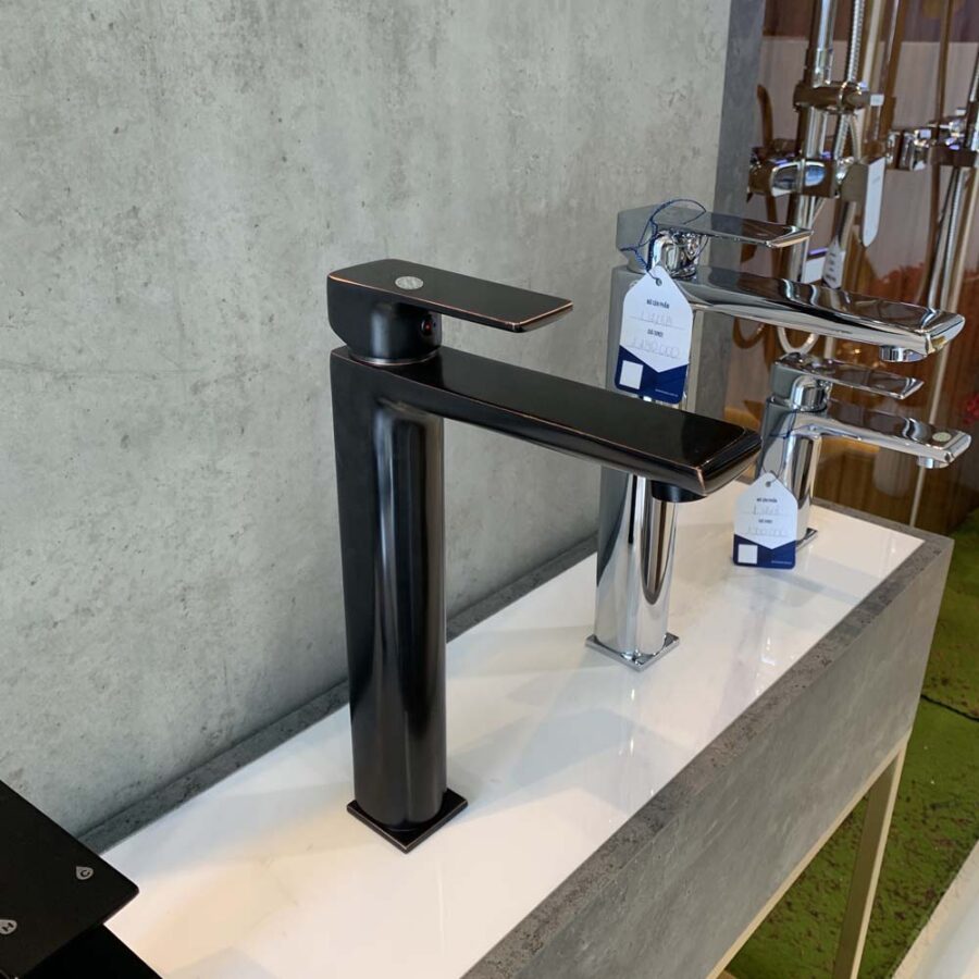 Vòi chậu lavabo nóng lạnh Luxta L1228B-Black