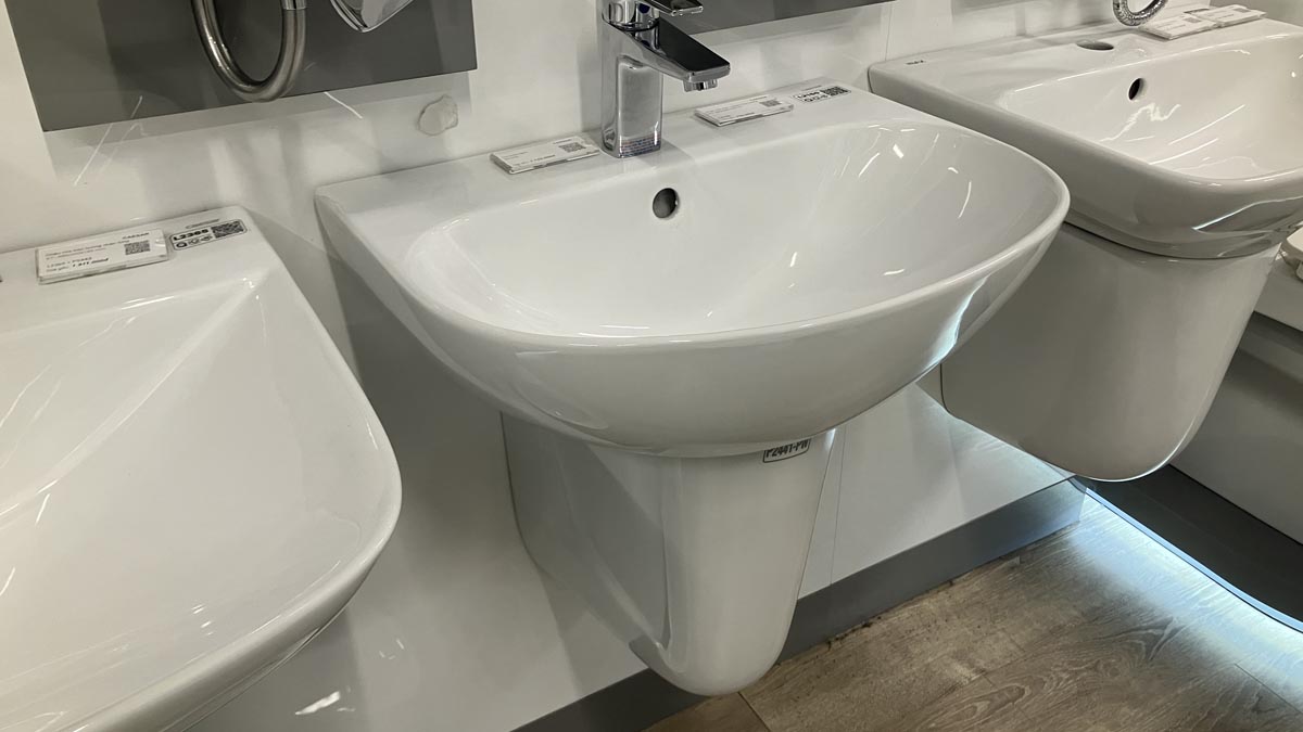 Chậu rửa lavabo treo tường chân lửng Caesar L2150+P2443 (L2150S+P2443)
