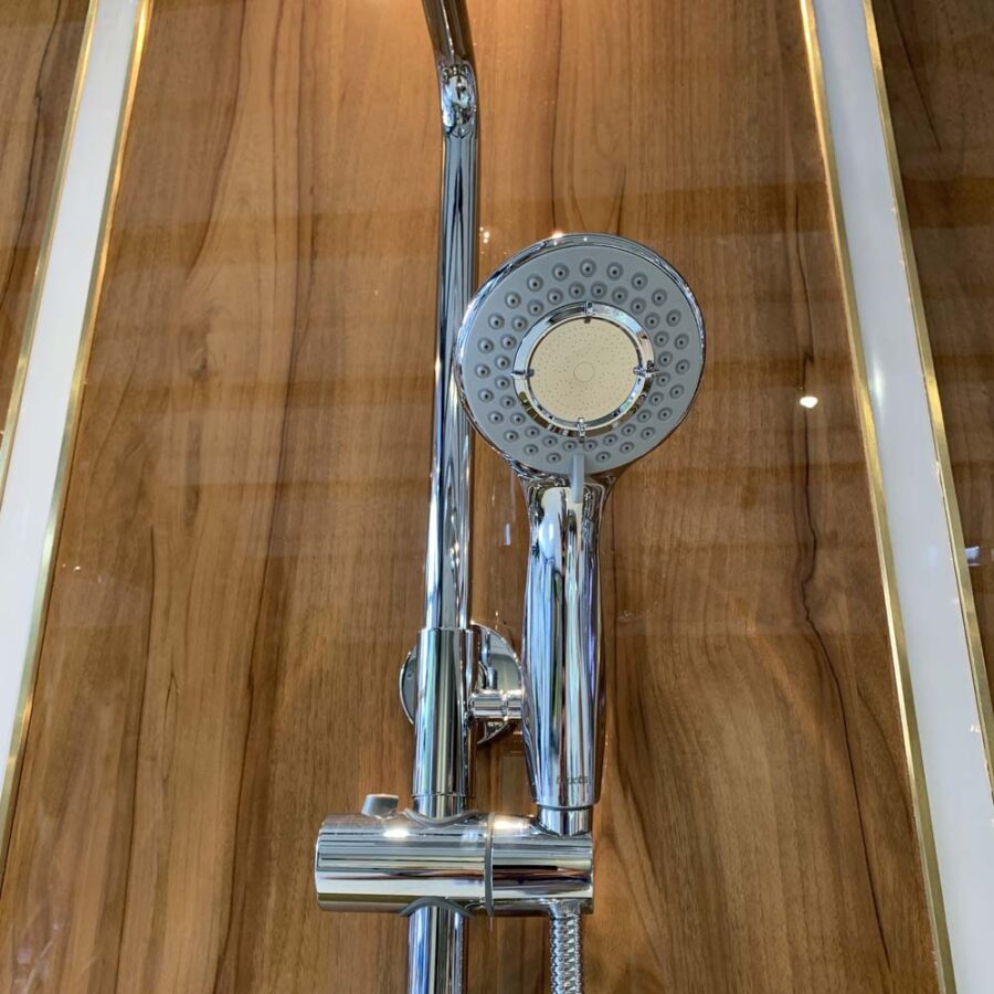 Bộ sen tắm cây đứng nóng lạnh Luxta L7214N