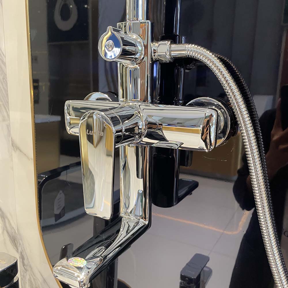 Bộ sen tắm cây đứng nóng lạnh Luxta L7229