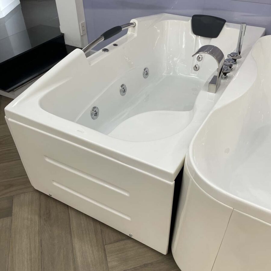 Bồn tắm chân yếm 1m7 massage Caesar MT3370L(R)