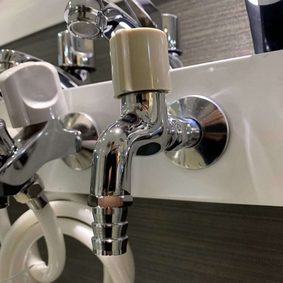 Vòi nước lạnh gắn tường Caesar WP037C